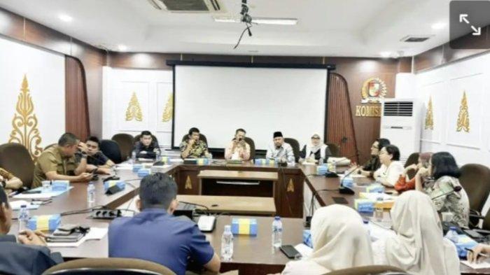 Komisi IV DPRD Pekanbaru akhirnya mengelar hearing dengan pihak  manajemen RS Santa Maria dan pihak kontraktor, Dinas Perkim, serta Dinas Penanaman Modal dan Pelayanan Terpadu Satu Pintu (DPMPTSP) Pekanbaru, Senin (20/4/2026)