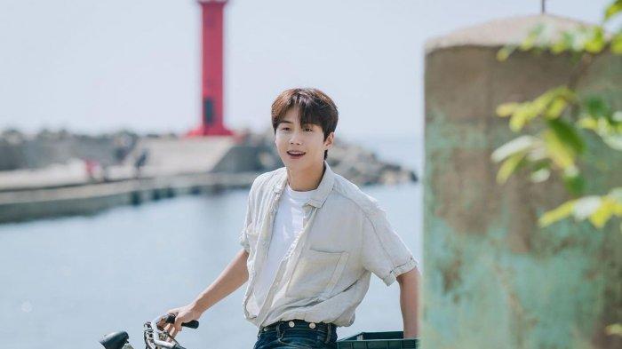 Preview Drama Korea Hometown Cha Cha Cha Episode 9, Hye Jin Tak Direstui dengan Kepala Hong?