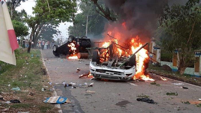 Diduga Gegara Kades Sunat Bansos, Warga Mandailing Natal Ngamuk Hingga Bakar Mobil Wakapolres