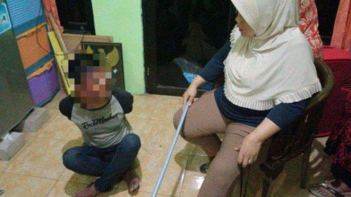 Aksi Emak-emak Lumpuhkan Maling Pakai Tangkai Sapu, Maling Apes Langsung Dibawa ke Pos RW