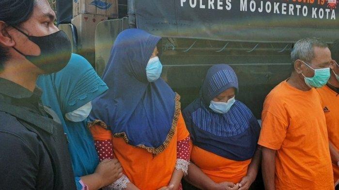 3 Ibu Rumah Tangga dan Pria 66 Tahun Digerebek Polisi di Rumah Kosong, Ini yang Mereka Lakukan