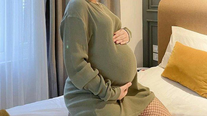 Padahal Istri Lagi Hamil 6 Bulan, Dipaksa Suami Jadi Pemuas 2 Pria Bersamaan dan Dibayar Murah