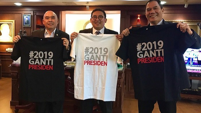 'Akhirnya Dapat Kaos', Fadli Zon dan 2 Anggota DPR RI Pamerkan Kaus #2019GANTIPRESIDEN