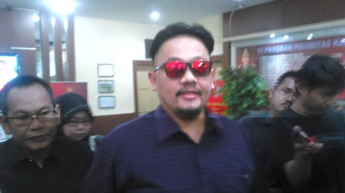 Farhat Abbas Tak Mau Disebut Menyerahkan Diri ke Polisi