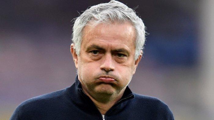 Heboh akan Dikontrak Paris Saint Germain, Jose Mourinho sebut Masih Bahagia di AS Roma