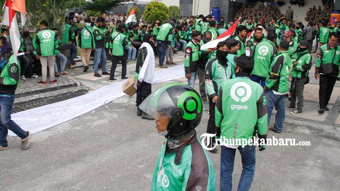 FOTO: Ratusan Pengemudi Ojol Gojek Datangi Kantor DPRD Kota Pekanbaru - foto_ratusan_pengemudi_ojol_gojek_datangi_kantor_dprd_kota_pekanbaru_3jpg.jpg