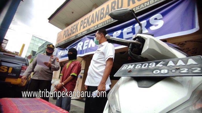 FOTO: Terekam CCTV Saat Melakukan Pencurian, Al Ditangkap Tim Opsnal Polsek Pekanbaru Kota - foto_terekam_cctv_saat_melakukan_pencurian_al_ditangkap_tim_opsnal_polsek_pekanbaru_kota_3.jpg