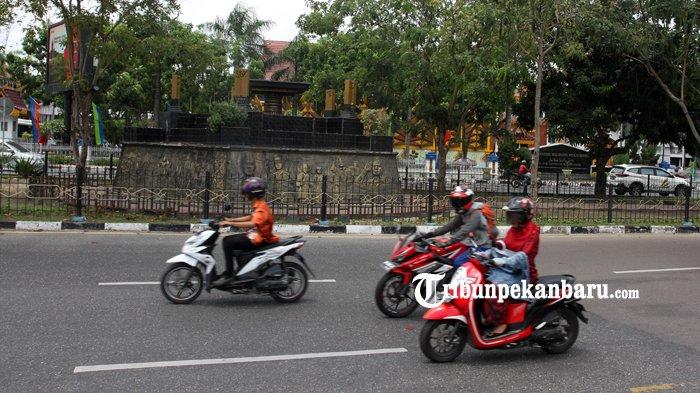 FOTO: Tugu Adipura Pekanbaru Akan Diganti Jembatan Penyeberangan - foto_tugu_adipura_pekanbaru_akan_diganti_jembatan_penyeberangan_2.jpg
