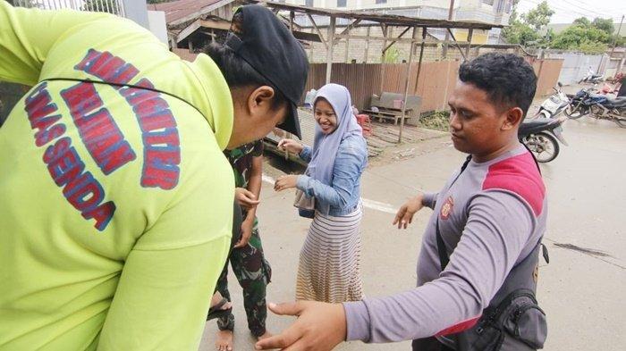 Ingin Selamatkan Kakek, Nenek, dan Adik yang Kelaparan, Gadis Ini Nekat Terobos Banjir Samarinda