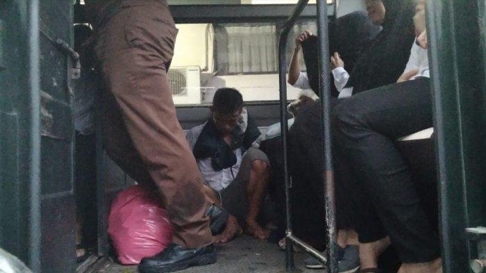 Usai Sidang, Terdakwa Pembunuhan Coba Kabur, Tangan Terborgol, Acuhkan Tiga Kali Tembakan Peringatan