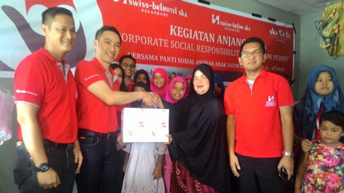 Swiss Bellin SKA Salurkan Bantuan Sembako ke Panti Asuhan