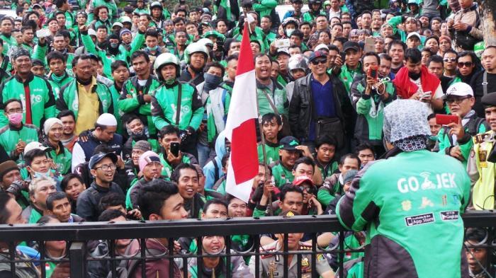 Pengemudi Go-Jek Minta Ahok Bicara dengan Nadiem Makarim