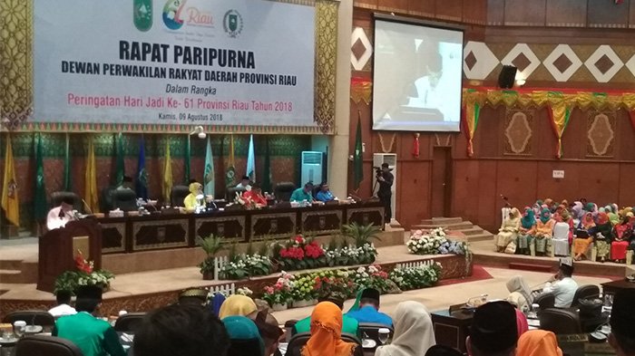 Sebelum Beri Sambutan Paripurna HUT Riau ke 61, Gubernur Ucapkan Kalimat Ini pada Syamsuar