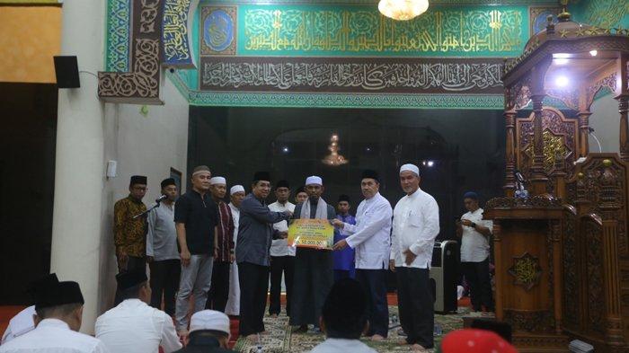 Gubri Safari Ramadan ke Selatpanjang, Wabup Meranti Harapkan Bantuan Pemprov Bangun Infrastruktur