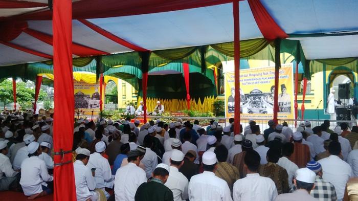Syarwan Hamid Hadiri Haul Sultan di Mesjid Syahbuddin Siak