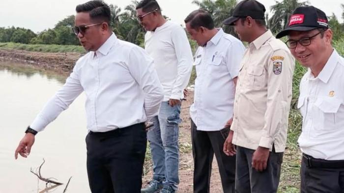 Puluhan Ikan Ditemukan Mati di Sungai Kerinci, DLH dan Dinas Perikanan Turun Selidiki Penyebabnya