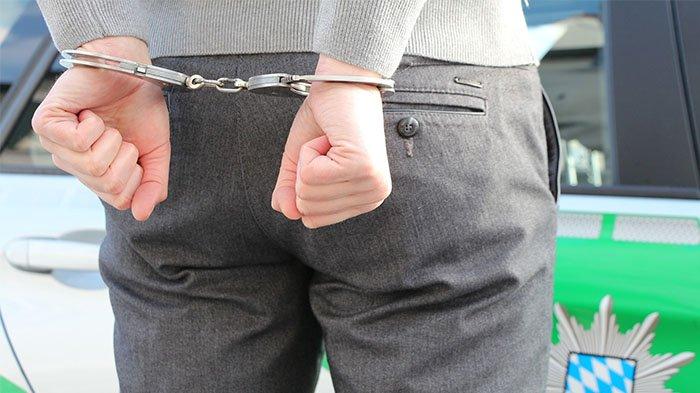 Curiga dengan Kondisi Rumah, Wanita Ini Syok Lihat Suaminya Berhubungan Badan dengan Anak Gadisnya