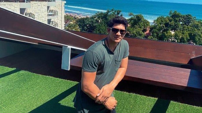 Ini Penyebab Aktor Laga Iko Uwais Memukul Desain Interior Bernama Rudi