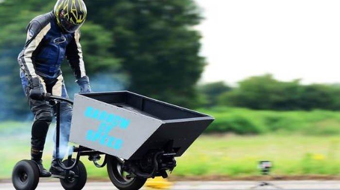 Inilah Gerobak Dorong Tercepat di Dunia Buatan Tukang Kebun,Pecahkan Rekor Dunia dengan Kecepatannya