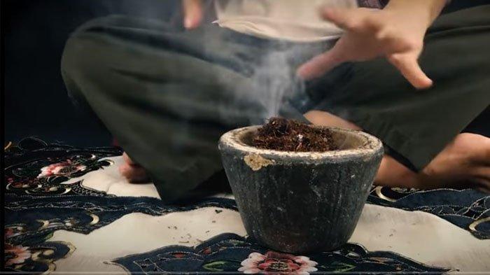 Usai Ritual Kejawen di Kamar Hotel, Pria Ini Dititip Plastik Putih, Setelah Dibuka Ia Langsung Syok