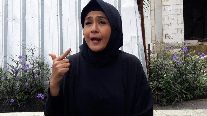 Innalillahi, Ria Irawan Meninggal Dunia, Ernest Prakasa: Selamat jalan Mbak Ria yang baik