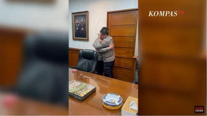 'Fadil Itu Kena Prank Juga', Mahfud MD Soroti Adegan Pelukan Ferdy Sambo dan Kapolda Metro Jaya