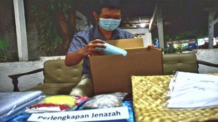 Ide Muncul Saat Ekonomi Susah, Suami Istri Ini Mantap Kembangkan Bisnis Perlengkapan untuk Jenazah