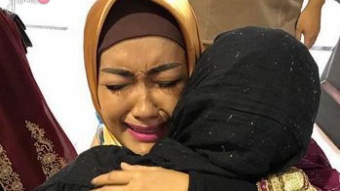 Julia Perez Kini Gampang Menangis: Kepikiran Laporan Nikita Mirzani