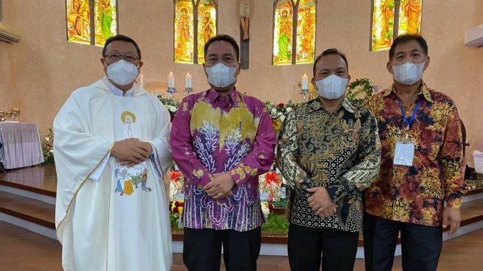Hadiri Misa Malam Natal di Gereja Santa Maria Pekanbaru, Kakanwil Kemenag Riau Sampaikan Harapannya
