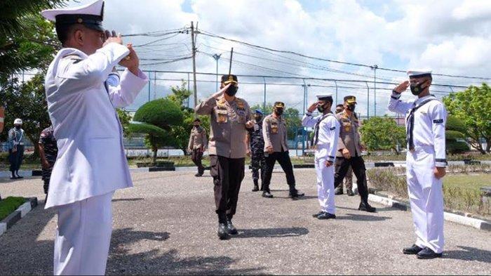 Kunjungan Kerja ke Kota Dumai, Kapolda Riau Sambangi 4 Markas TNI Dalam Satu Hari - kapolda-riau-irjen-pol-mohammad-iqbal-di-markas-lanal-dumai.jpg