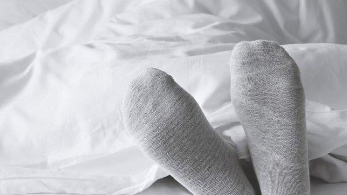 Peforma Seks Lebih Baik Jika Tidur Pakai Kaus Kaki, Begini Penjelasannya