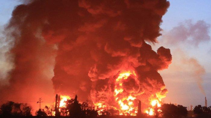 Dahsyatnya Ledakan Kilang Balongan Pertamina: Warga Pakai 4 Lapis Masker Hingga Tiarap Ketakutan
