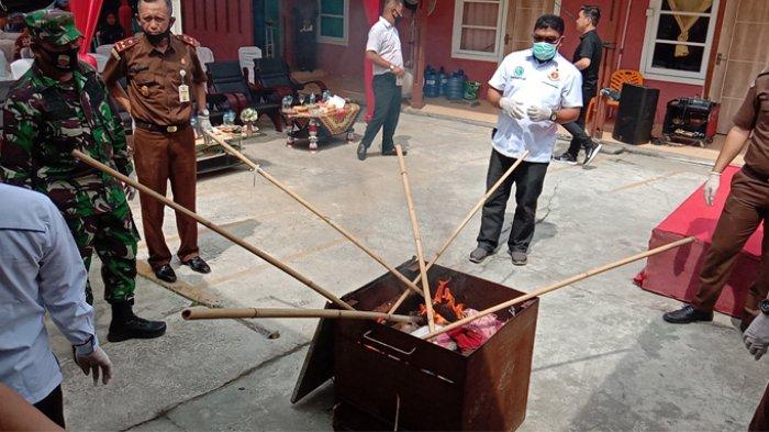 Barang Bukti 126 Perkara Selama 2020 Termasuk Narkoba Dimusnahkan oleh Kejari Kepulauan Meranti