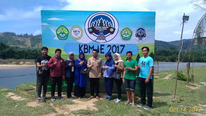 Kemah Bakti di Desa Gema, Ini yang Dilakukan Mahasiswa Baru Fakultas Ekonomi UNRI