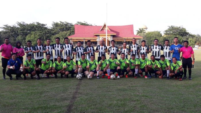 Wakil Bupati Kuansing dan Dharmasraya Ikut Pertandingan Sepakbola Persahabatan