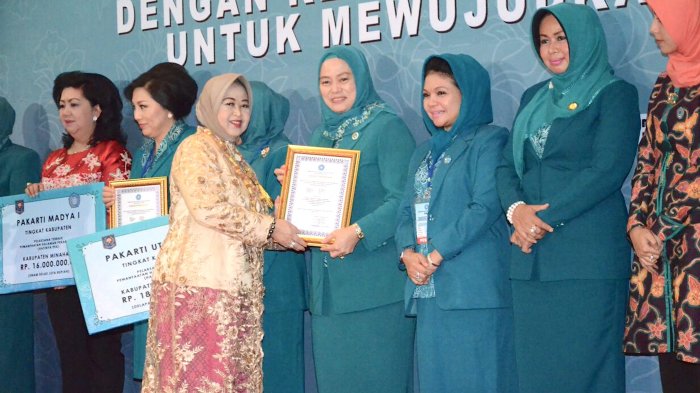 Ketua PKK Riau Terima Pakarti Utama III Tingkat Nasional