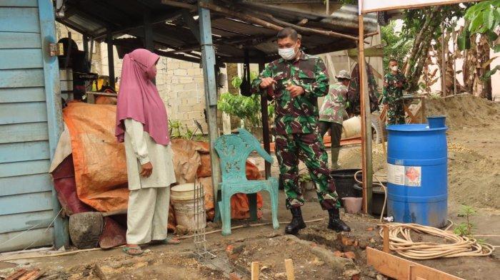 Nenek Penjual Jamu Keliling Sujud Syukur Rumah Reyot Direhab Kodim 0313/KPR, Terima Kasih Pak!