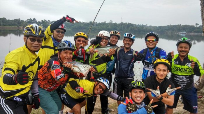 Tampan Gowes Community Gowes Sambil Memancing, Bikin Tambah Semangat