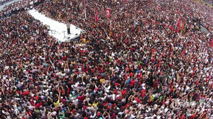 Ribuan Penonton Konser