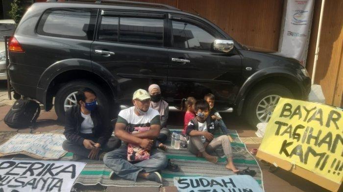 BUMN Tak Kunjung Bayar Utang, Kontraktor Ajak Istri dan 3 Anaknya 2 Pekan Nginap di Emper BUMN