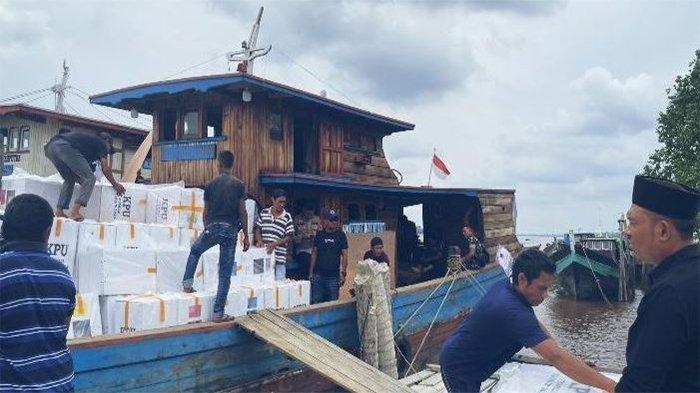 Pemilu 2024 Sudah Dekat, KPU Inhil Distribusikan Logistik Tahap Satu Lewat Jalur Laut ke 5 Kecamatan