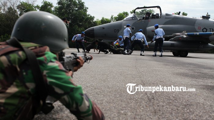 Masuki Udara Indonesia Tanpa Izin 2 Jet Tempur Lanud Rsn Pekanbaru Paksa Turun Pesawat Tempur Asing - latihan_20180424_173628.jpg