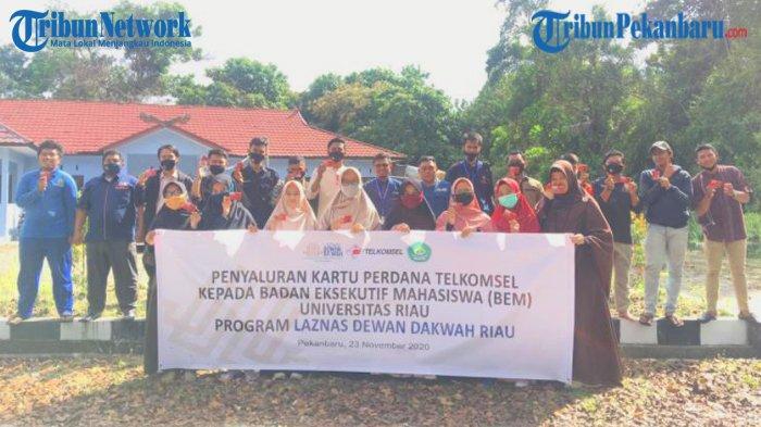LAZNAS Dewan Dakwah Riau Bagikan 100 Kartu Perdana Telkomsel ke BEM UNRI untuk Belajar Daring