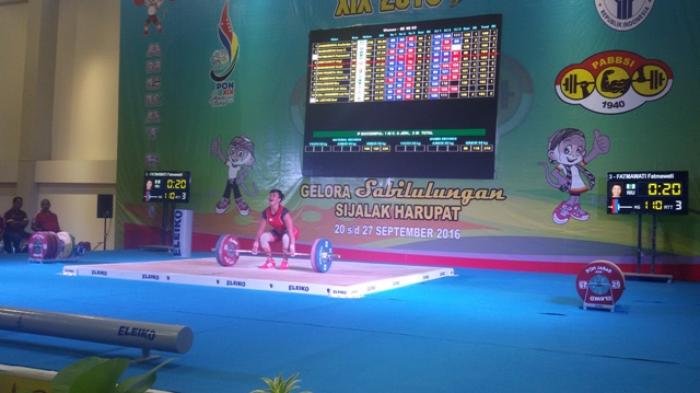 Lifter Andalan Riau Fatmawati Raih Perak di PON XIX Jabar