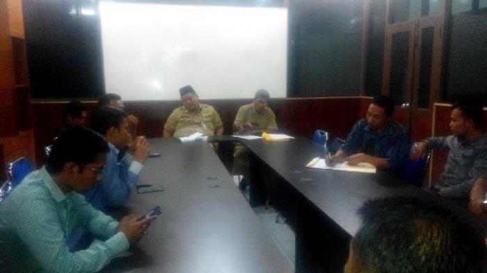 Sekelompok Masyarakat Pertanyakan Penyerobotan Segel Tempat Ibadah ke Kesbangpol Inhil