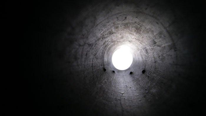 Pasutri Ini Tercengang Temukan Lobang Persembunyian di Dalam kamar Tidur, Ini yang Ada di Dalamnya