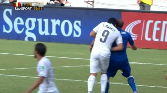 FIFA Akan Ringankan Hukuman Luis Suarez