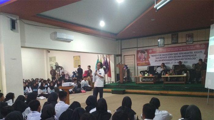 Dr Zainal Abidin Ajak Mahasiswa Baru STIKes-STMIK Hang Tuah Banyak Membaca