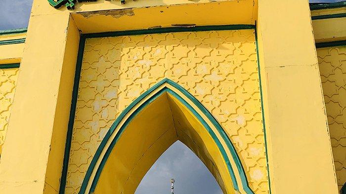 Usia Masjid Syahabuddin Seabad, Dibangun Masa Sultan Syarif Kasim II, Kaum Ibu Timbun Tanah Pondasi