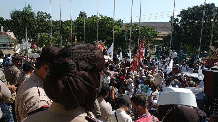 Massa Geruduk Gedung DPRD Riau, Aliansi Perjuangan Masyarakat Riau Tolak RUU HIP, Ini Tuntutanya